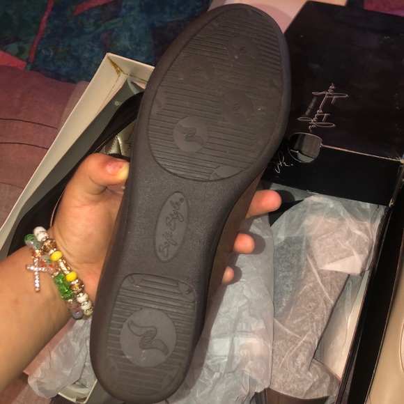 Shoes - Picture 3 of 3